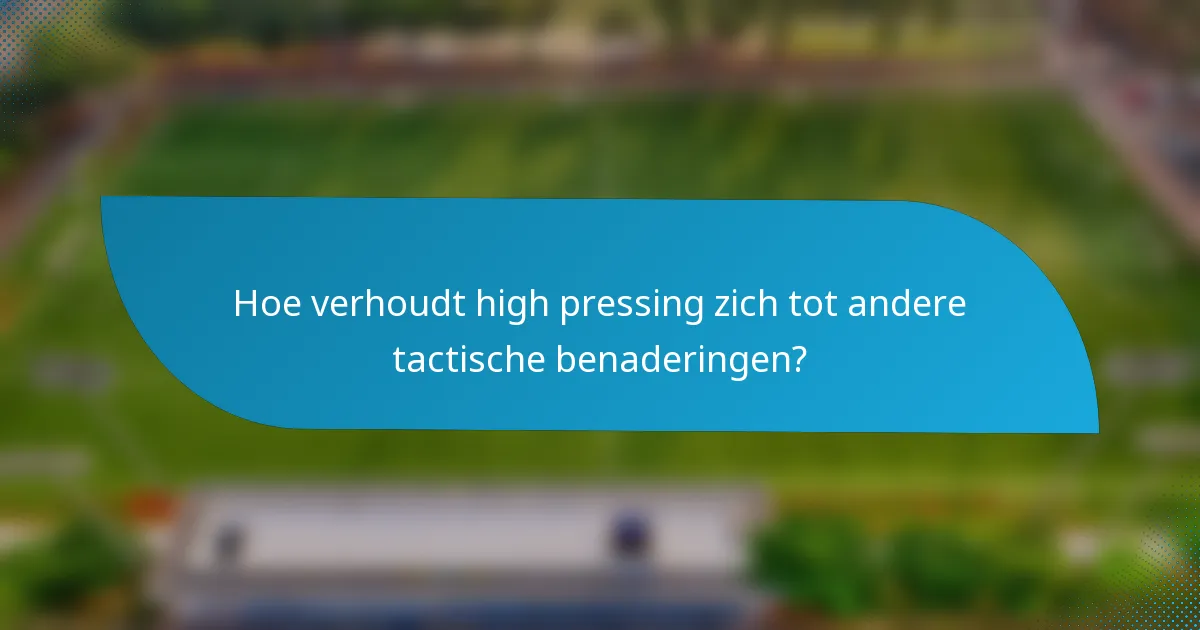 Hoe verhoudt high pressing zich tot andere tactische benaderingen?