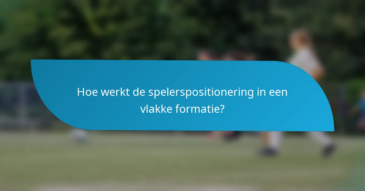 Hoe werkt de spelerspositionering in een vlakke formatie?